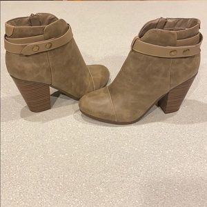 Breckelles Tan Ankle Boots